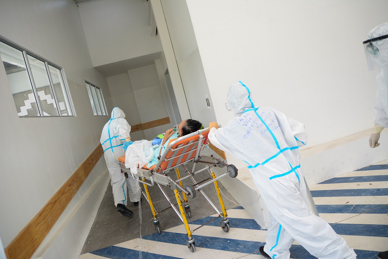 hospital-el-salvador-recibe-10-nuevos-pacientes-covid19-remitidos-de-diferentes-nosocomios-del-pais
